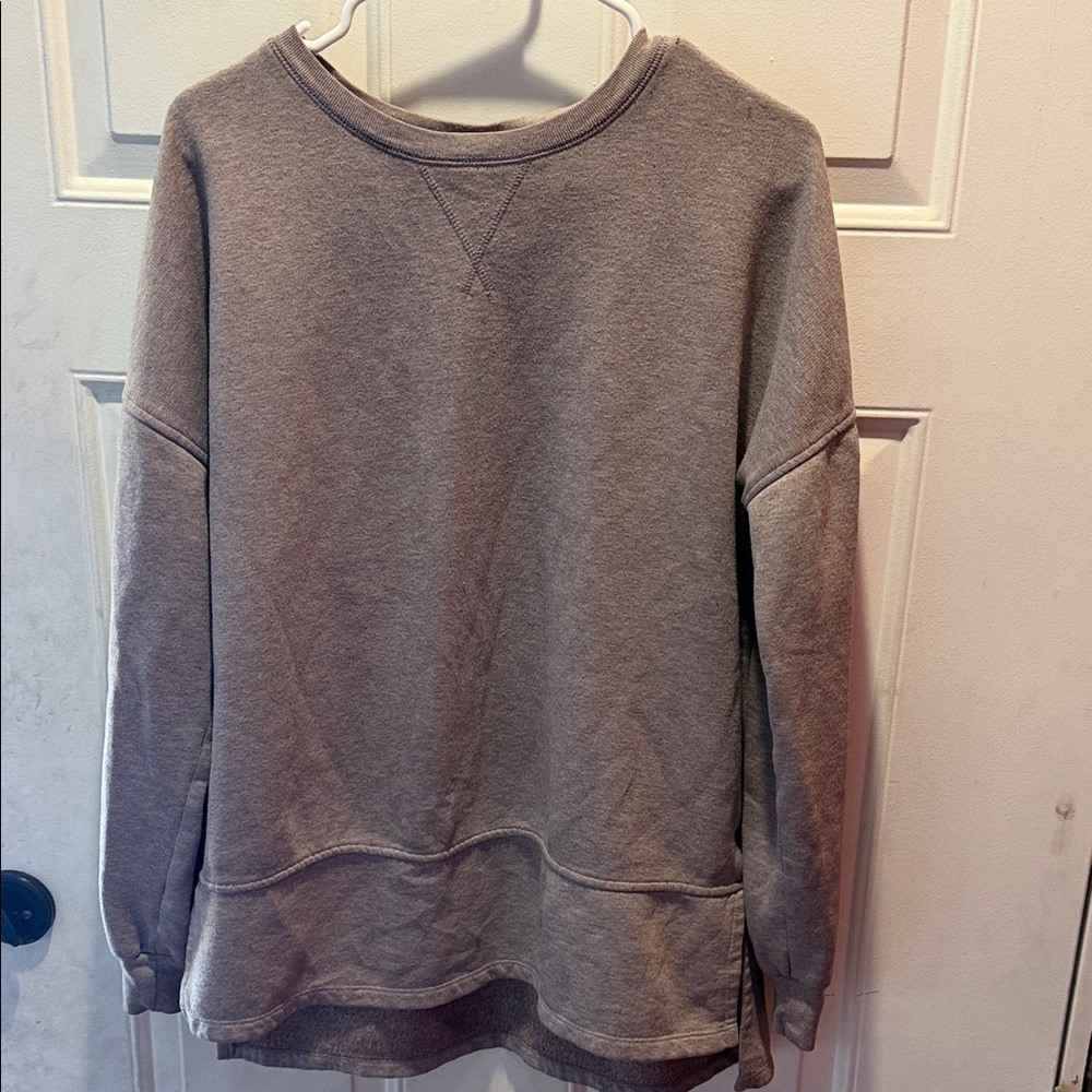 Universal Thread women’s crewneck Sweater in light purple